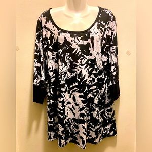NWOT Karen Kane black and white 2X top 3/4 sleeves made in USA